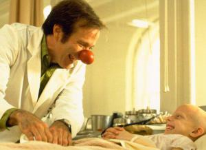Cena do filme "Patch Adams: o amor é contagioso"